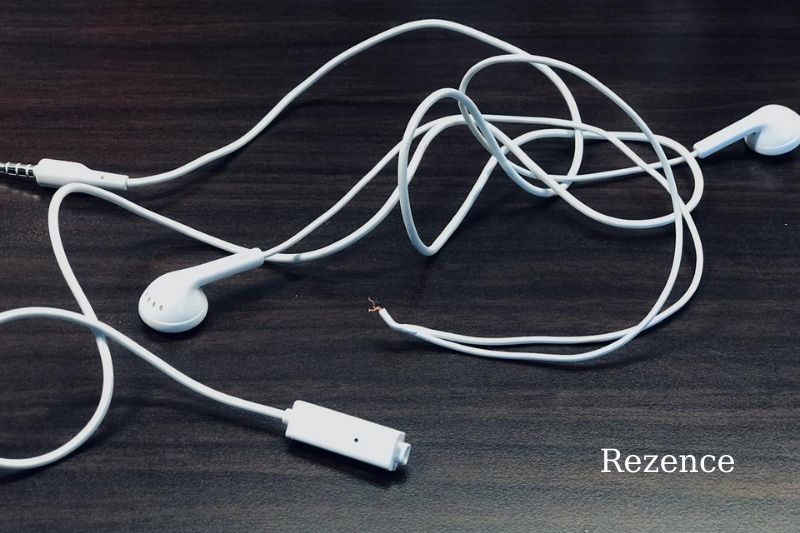 What Is Causing Your Earbuds To Break