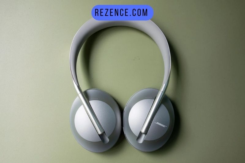 What is Bose 700