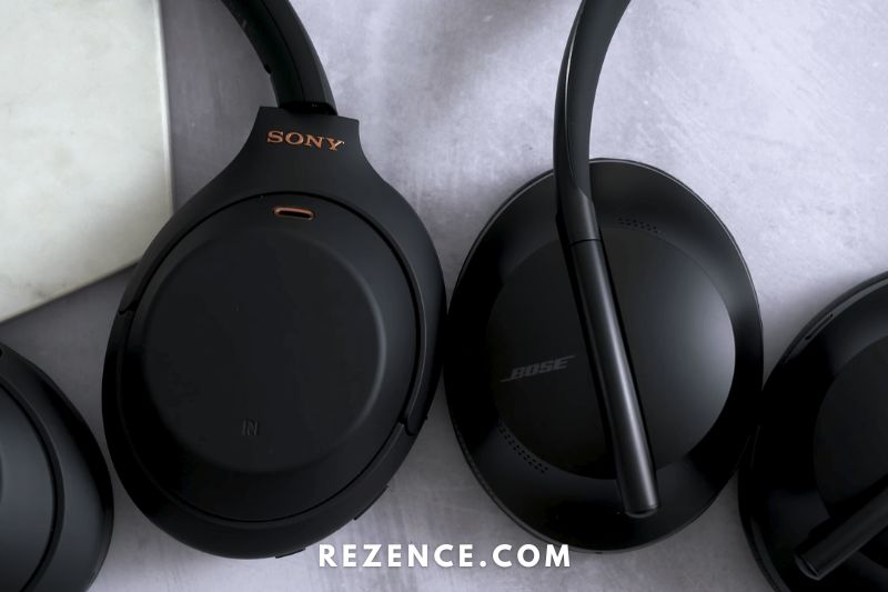 bose noise cancelling headphones 700 and sony 1000xm3 Battery life