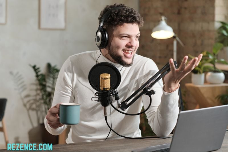 Wearing Headphones Will Make You A Better Podcast Presenter