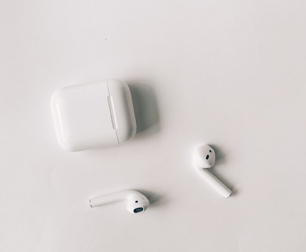  How to Clean Each Component of Your Apple AirPods